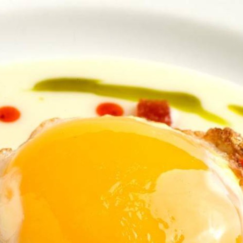 Huevo frito con puré de patata y sobrasada
