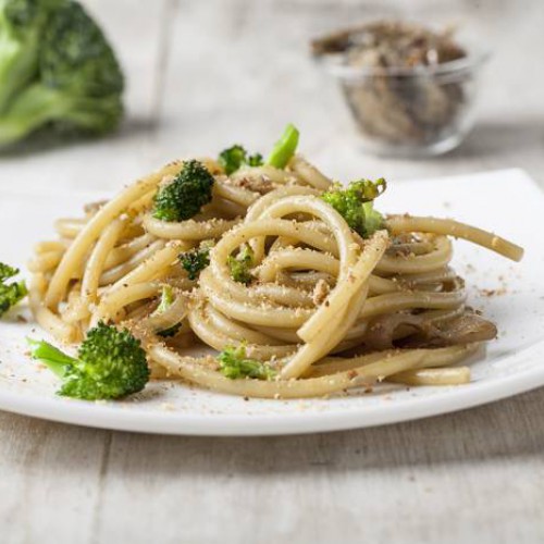 Pasta con anchoas y brócoli
