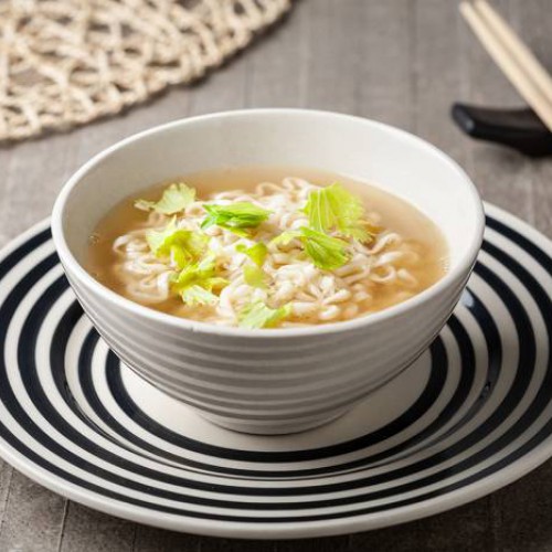 Noodles con sopa de miso