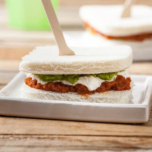 Sandwich de tomate y pesto