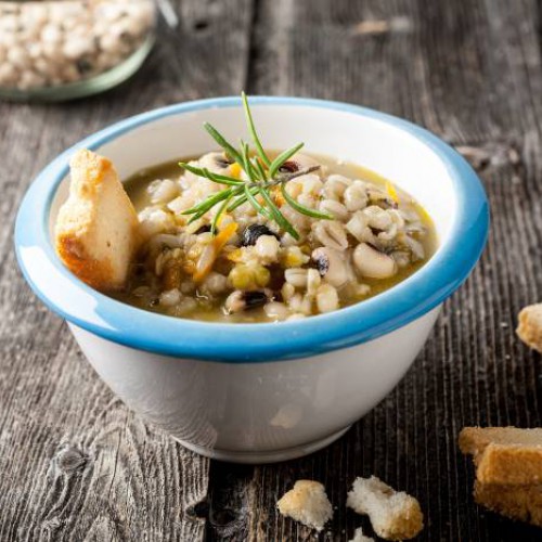 Sopa invernal con legumbres