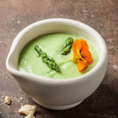 Sopa crema de espárragos verdes