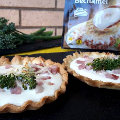 Tartaleta de bimi con bacon y bechamel