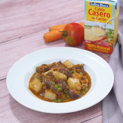 Y Ternera Estofado Guisantes Con Patatas De