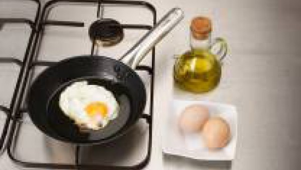 Fríe los huevos