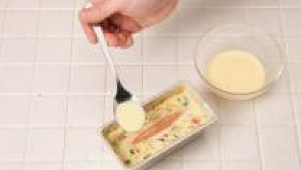 Rehoga las verduras, riega con el caldo y deja cocer.
