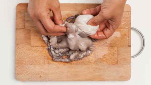 Primer paso pulpo con sopa de ajo
