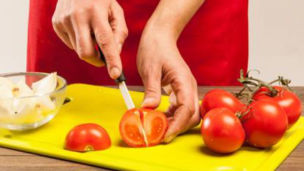 Cómo preparar Cebollas y tomates al horno- Paso 2