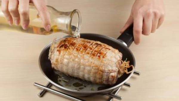 Cómo hacer lomo de cerdo relleno de manzanas paso 4