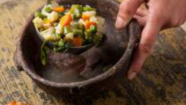 Tercer paso sopa de verduras con hierbas