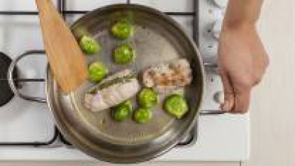 Cómo preparar Rollitos de conejo con coles de Bruselas- Paso 2