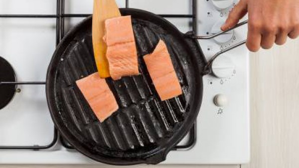 Segundo paso salmon con crema de garbanzos y patatas