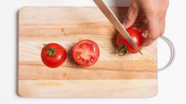 Cómo preparar Tomates rellenos con cuscús- Paso 1