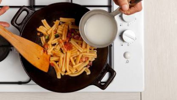 Cómo preparar Macarrones con calabacines y bacon - Paso 3