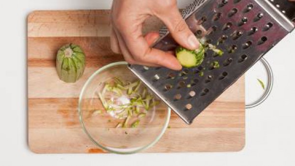 Cómo preparar Albóndigas de calabacín y tomate- Paso 1