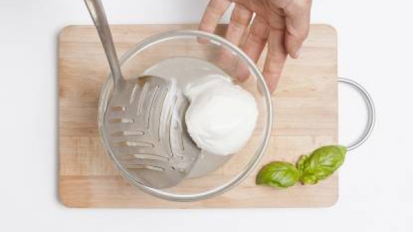 Cómo preparar ensalada de pasta caprese- Paso 2