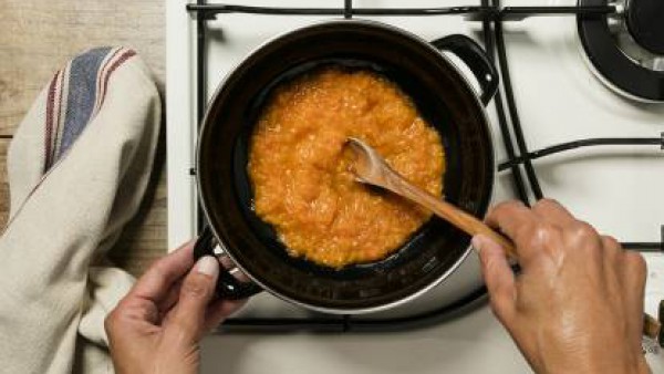 Cómo preparar Potaje de garbanzos con bacalao- paso 2