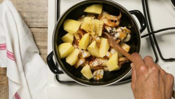 Cómo preparar Sepia con patatas - paso 2