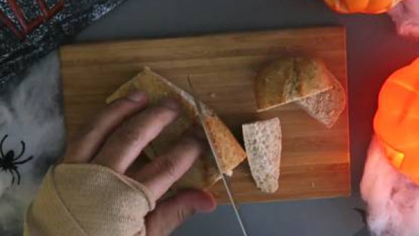 Cómo hacer bocadillo de momia de albóndiga - Paso 2