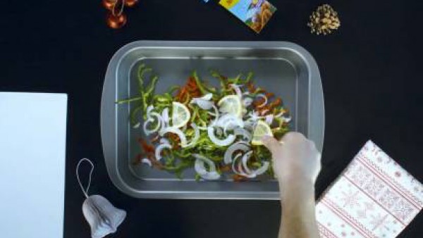 Cómo preparar Dorada al horno con verduras - Paso 3