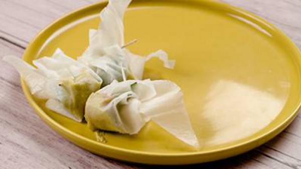 Tercer paso en el que enseñamos como preparar saquitos de pasta filo