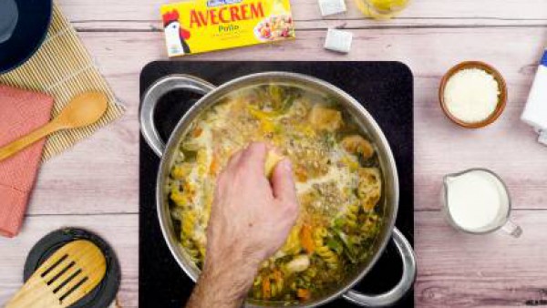 Tercer paso pasta con pollo y pimiento