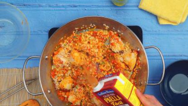 Tercer paso paella de pollo y conejo