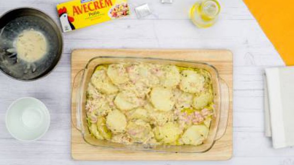 Tercer paso patatas con bacon y queso 