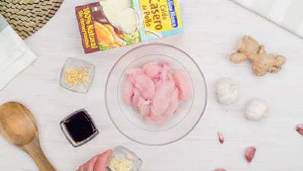Tercer paso pollo en salsa de almendras