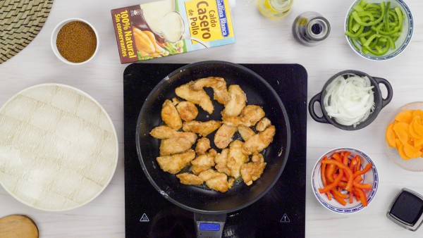 pollo con salsa de almendra paso 3