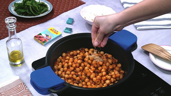 Segundo paso garbanzos con bacalao y langostinos