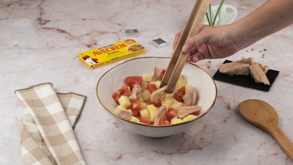 Segundo paso de ensalada de patata de verano