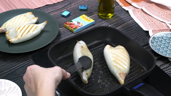 Tercer paso calamares rellenos de marisco a la plancha
