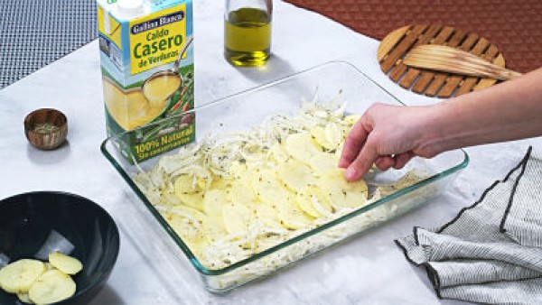 puñetazo ponerse en cuclillas contenido Merluza al horno con patatas y cebollas | Recetas Gallina Blanca
