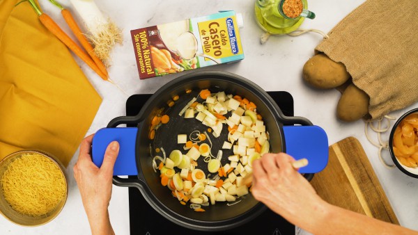 Sopa de pollo con fideos | Recetas Gallina Blanca