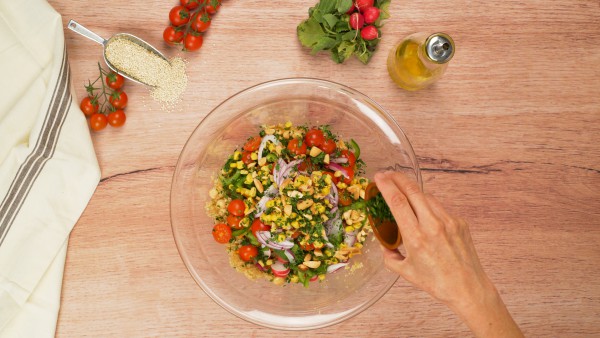 Tercer-paso-ensalada-de-quinoa-con-garbanzos
