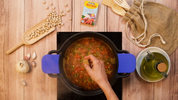 Paso 2 garbanzos con gambas y almejas