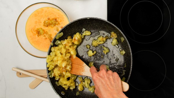 receta_tortilladepatatas_paso3_gallinablanca