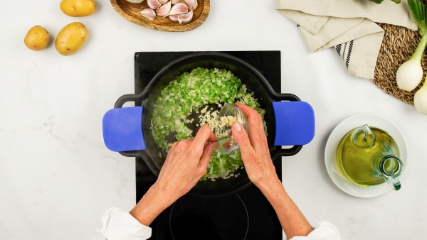 receta_calamaresguisadosconpatatas_paso2_gallinablanca