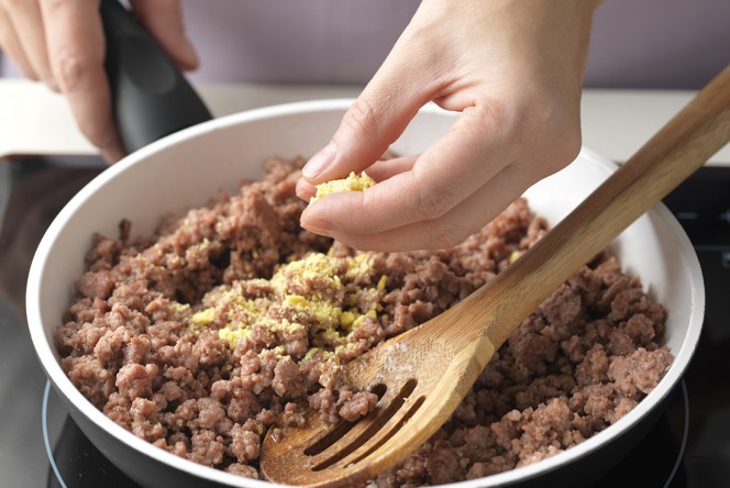 mezclar carne picada