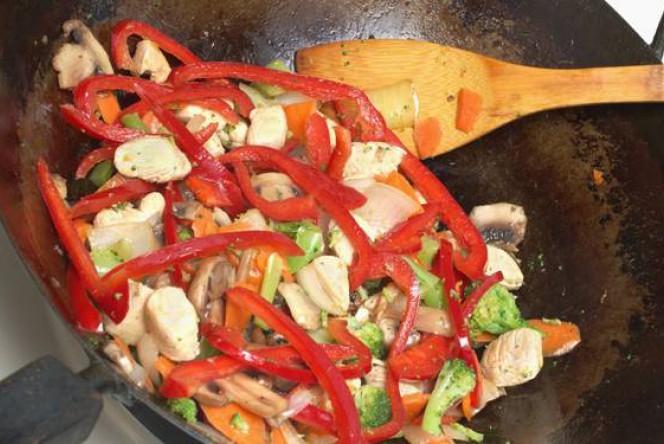 saltea las verduras con Avecrem Plancha
