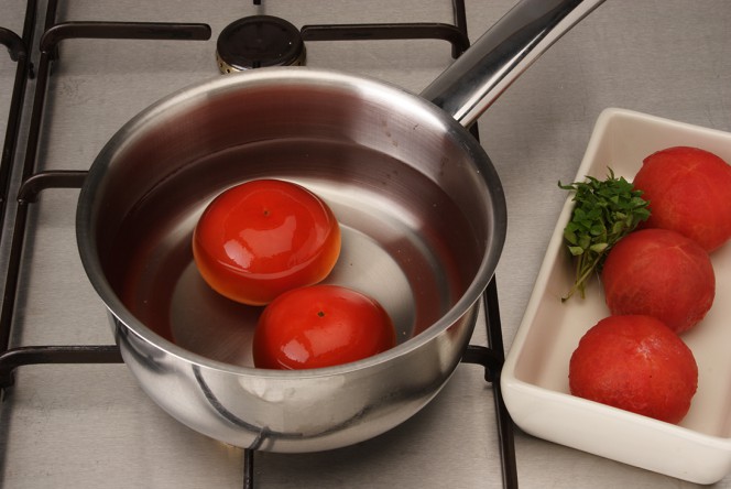 cómo pelar tomates