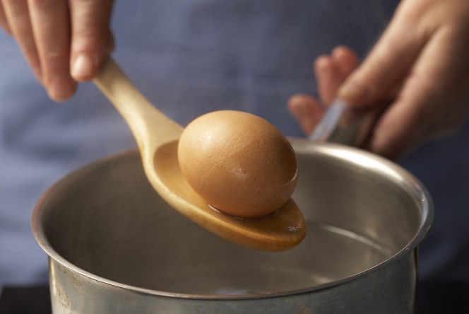 comprueba la caducidad de los huevos